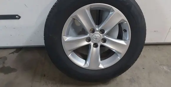 Toyota RAV 4 (XA40) R17 alloy rim 