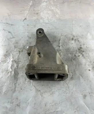 Mercedes-Benz Vito Viano W639 Engine mounting bracket A6462230804