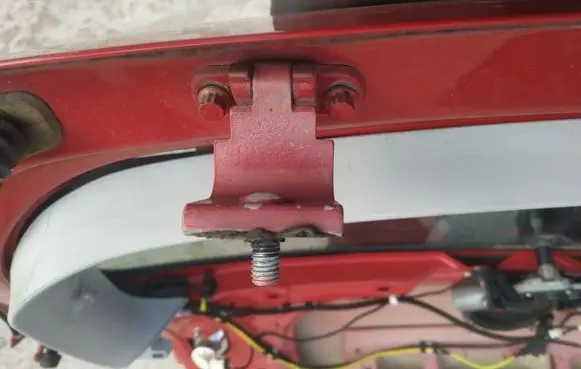 Tailgate/trunk/boot hinge
