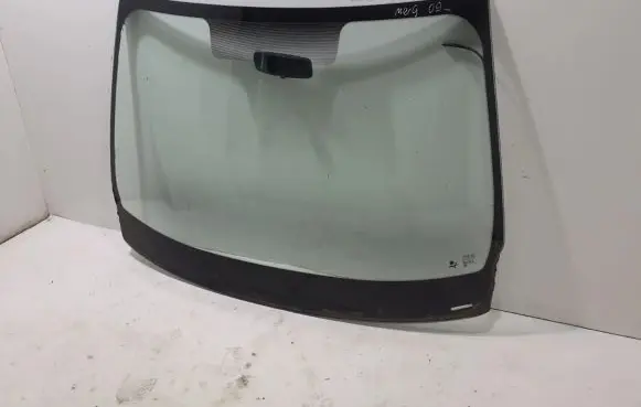 Renault Megane III Front windscreen/windshield window 727120041R