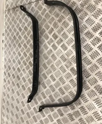 Fuel tank mounting bracket