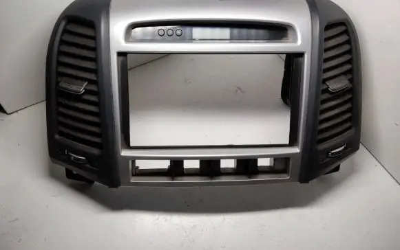 Hyundai Santa Fe Radio/GPS head unit trim 945102B000 20070427
