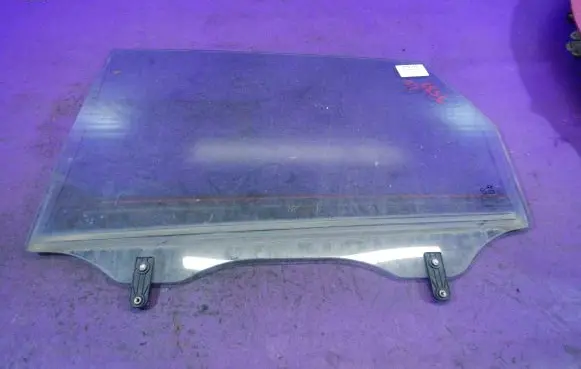 Hyundai Tucson JM Front door window glass four-door