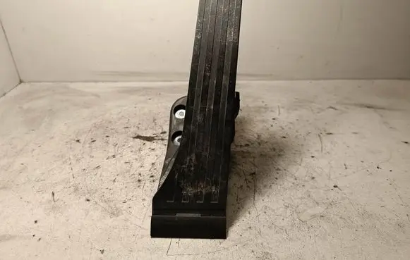 Mercedes-Benz E W213 Accelerator throttle pedal 2053000004