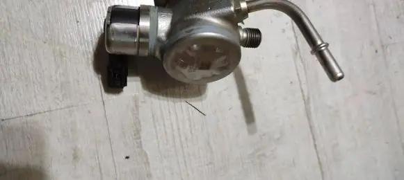 Volvo V40 Mechanical fuel pump 31437903
