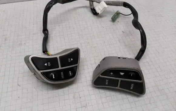 KIA Ceed Steering wheel buttons/switches 