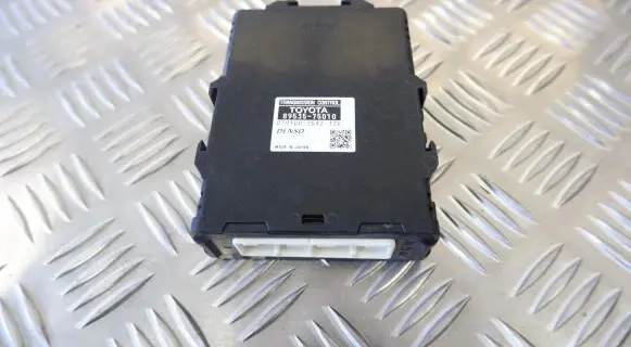 Toyota Prius (XW30) Gearbox control unit/module 8953575010