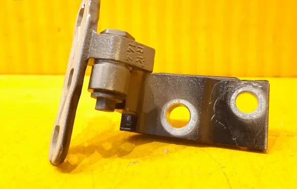 Volvo V60 Front door upper hinge 31457957