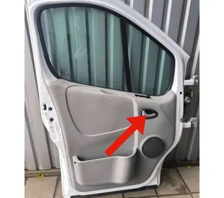 Opel Vivaro Front door interior handle 8200028994 99035201