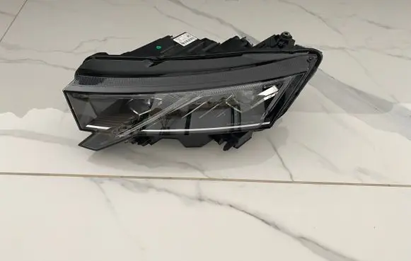 Skoda Octavia Mk4 Headlight/headlamp 0301134233AA LE22A6498 5E4941035