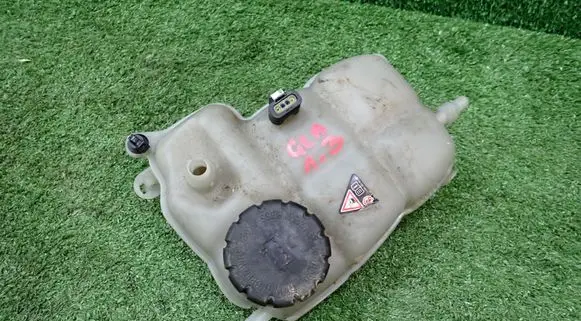 Mercedes-Benz GLA H247 Coolant expansion tank/reservoir A2475000049