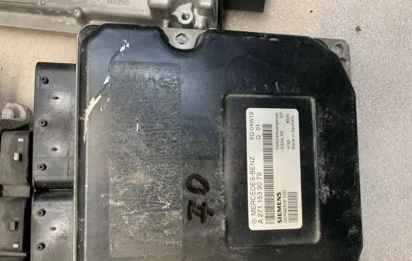 Mercedes-Benz C W203 Engine control unit/module a2711539079