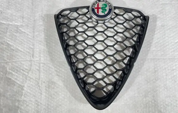 Alfa Romeo Giulia Front grill 156152061 C115