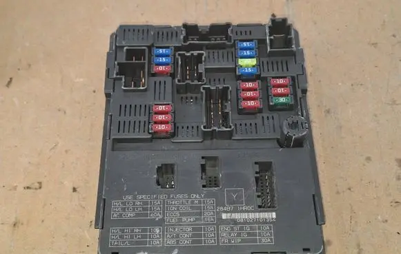Nissan Micra Fuse module 284B71HR0C 081027101354