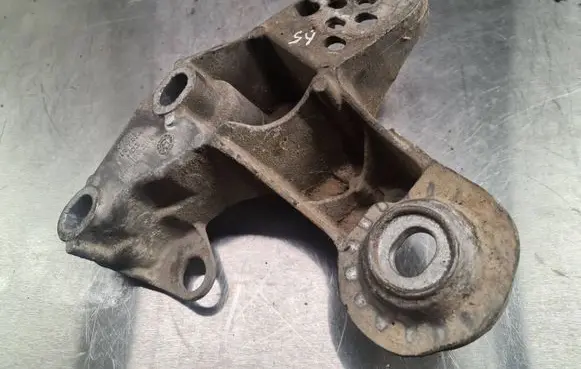 Audi A4 S4 B6 8E 8H Engine mounting bracket 8E0199351