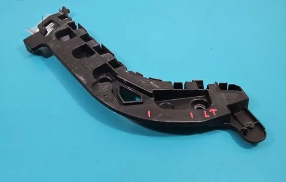 Rear bumper mounting bracket