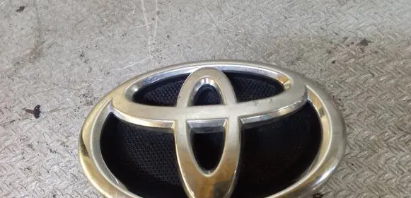 Toyota Verso Manufacturer badge logo/emblem 753110F030