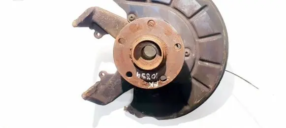 Volkswagen Golf V Front wheel hub