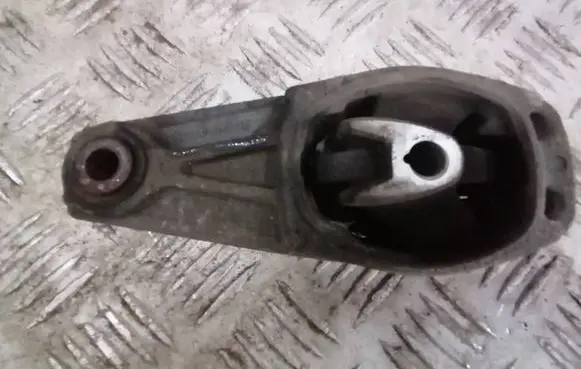 Engine mount bracket