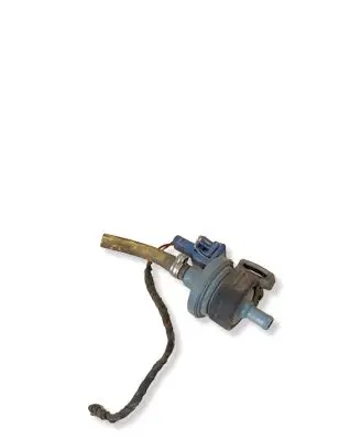 Volkswagen Golf III Valve vacuum 051133459