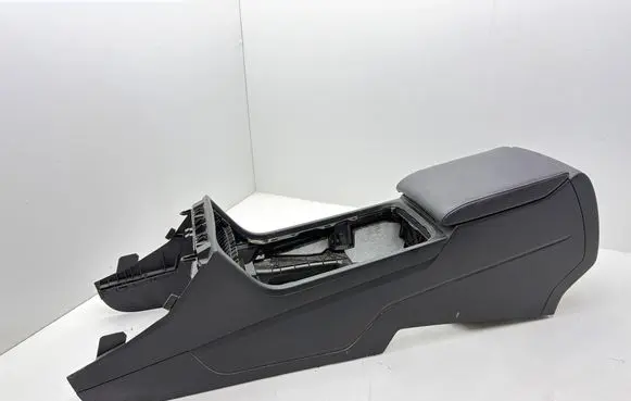 Volkswagen Touareg II Center console 7P6864299