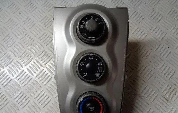 Toyota Yaris Climate control unit 554060D190