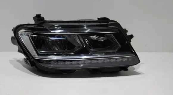 Volkswagen Tiguan Headlight/headlamp 030110123200 5NB941036B