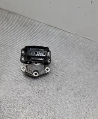Peugeot 3008 I Engine mount bracket 9636845880