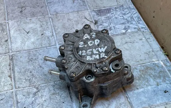 Audi A3 S3 8P Vacuum pump 03G145209