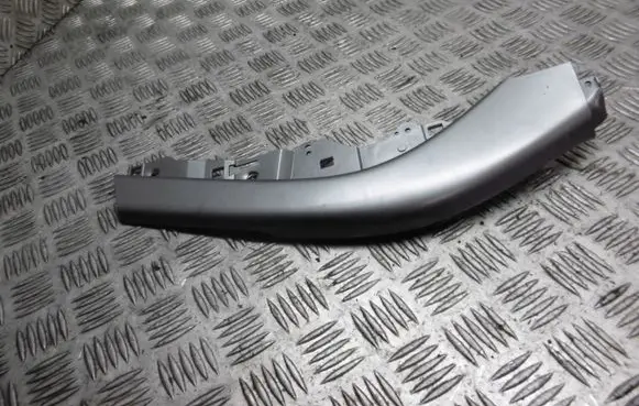 Mitsubishi Outlander Front door trim bar 