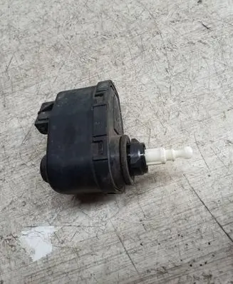 Headlight level adjustment motor