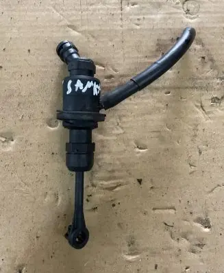Nissan Juke I F15 Clutch slave cylinder 7E792