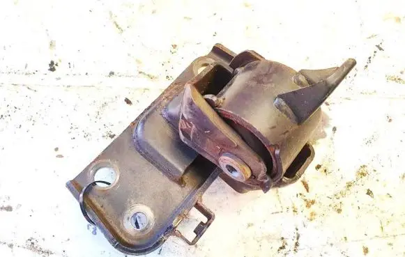 Engine mount bracket