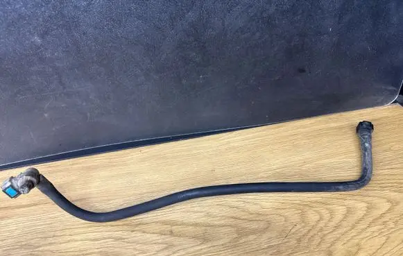 Volvo V70 Fuel line pipe 519101