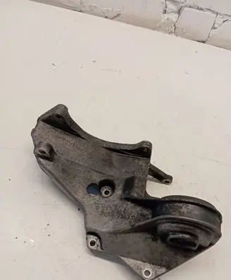 Mercedes-Benz Vito Viano W638 Engine mounting bracket 6011550735
