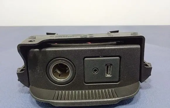 Opel Zafira C Glove box 1059761X