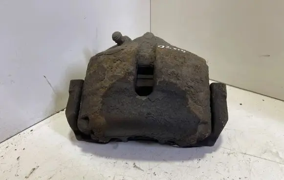 Volkswagen Touran I Front brake caliper