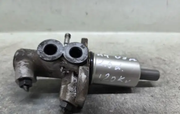Audi A4 S4 B6 8E 8H Master brake cylinder