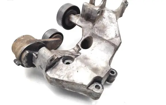 Hyundai Santa Fe Generator/alternator bracket 