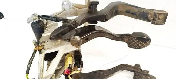 Audi A4 S4 B5 8D Accelerator throttle pedal 0205001032