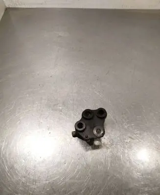 Mazda 6 Engine mounting bracket