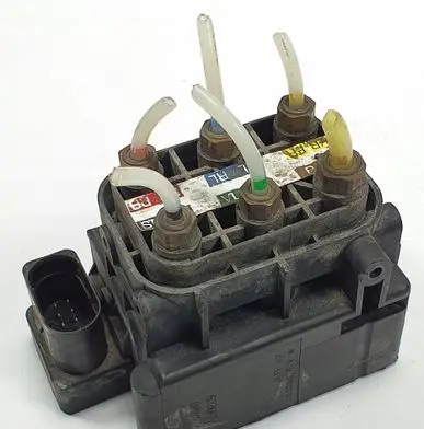 Mercedes-Benz GL X164 Air suspension valve block A2513200058