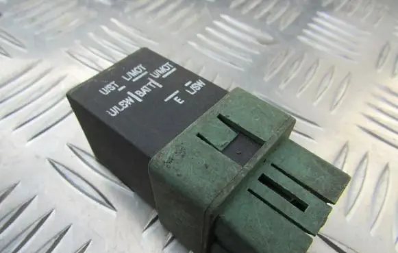 Mitsubishi Carisma Other relay MR228120