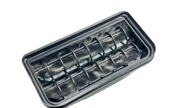 Quarter panel pressure vent