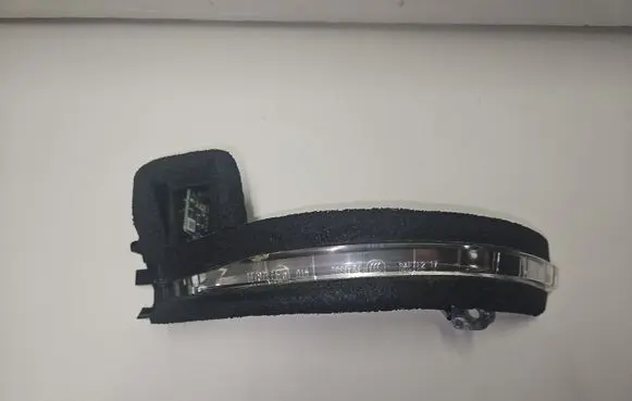 Chrysler Pacifica Mirror indicator light 805477