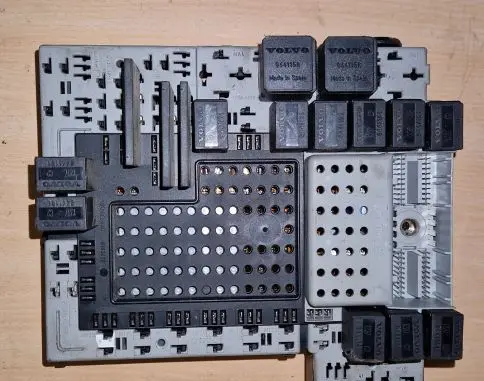 Volvo V70 Fuse module 8676284