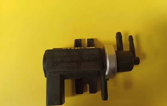 Skoda Octavia Mk1 (1U) Turbo solenoid valve 1J0906627