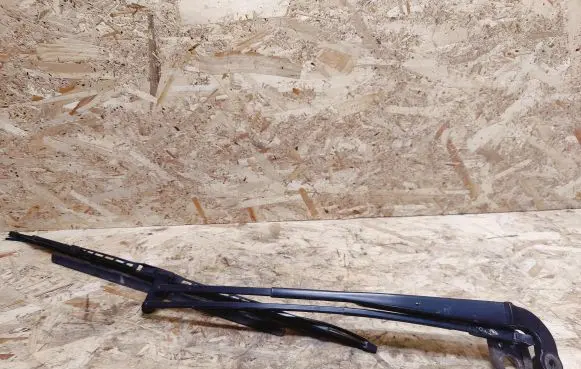 Maserati Quattroporte Front wiper blade arm