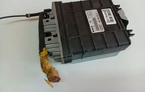 Audi 80 90 S2 B4 Engine control unit/module 0281001197
