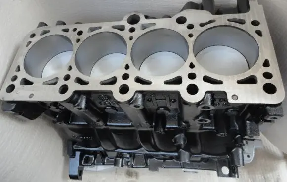 Volkswagen Touran II Engine block 06G103011B